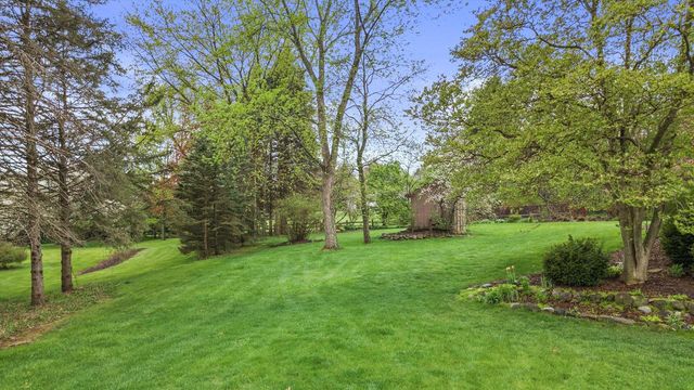 S74W24610 Windsor COURT, Waukesha, WI 53189
