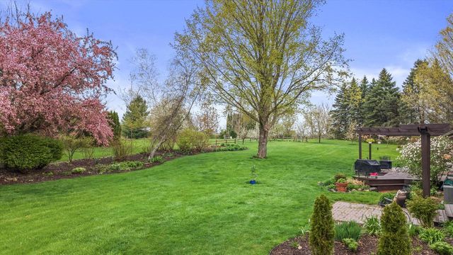 S74W24610 Windsor COURT, Waukesha, WI 53189