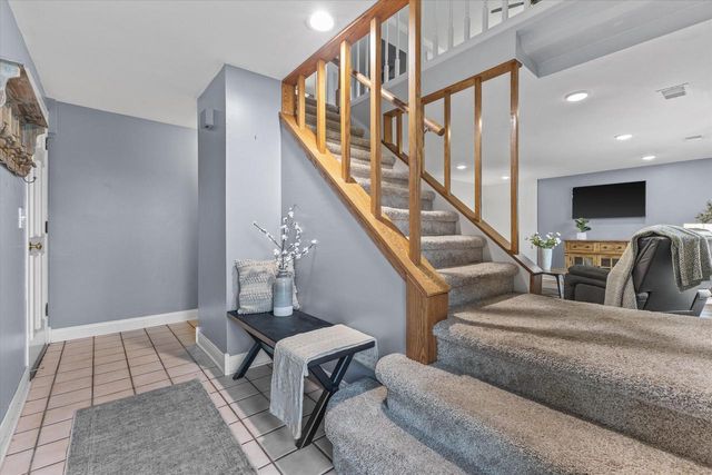 S74W24610 Windsor COURT, Waukesha, WI 53189