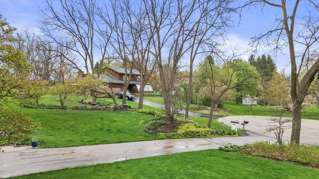 S74W24610 Windsor COURT, Waukesha, WI 53189