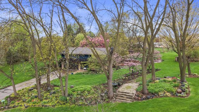S74W24610 Windsor COURT, Waukesha, WI 53189