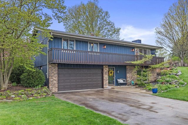 S74W24610 Windsor COURT, Waukesha, WI 53189
