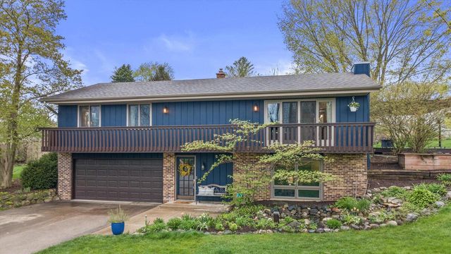 S74W24610 Windsor COURT, Waukesha, WI 53189