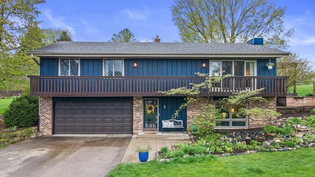 S74W24610 Windsor COURT, Waukesha, WI 53189