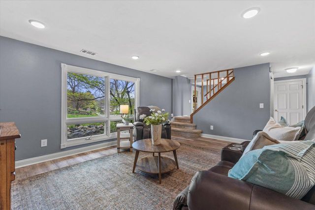 S74W24610 Windsor COURT, Waukesha, WI 53189