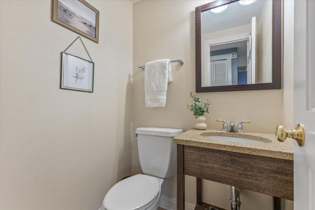 S74W24610 Windsor COURT, Waukesha, WI 53189