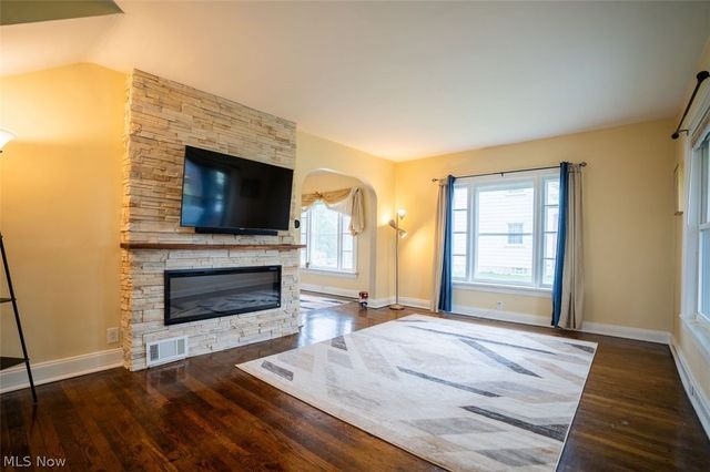 3390 Charles Street, Cuyahoga Falls, OH 44221