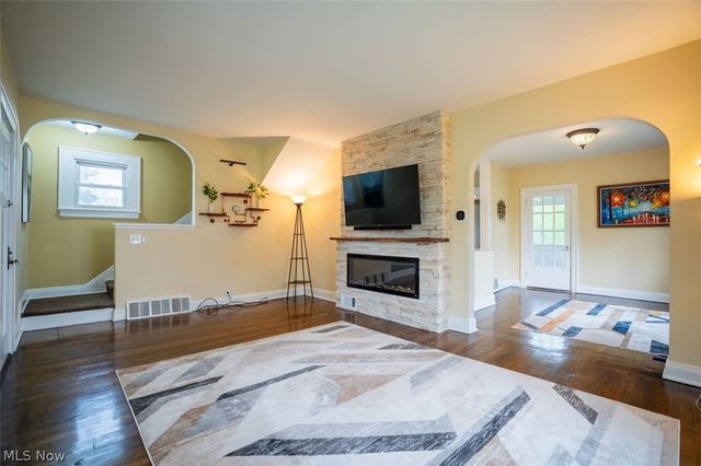 3390 Charles Street, Cuyahoga Falls, OH 44221