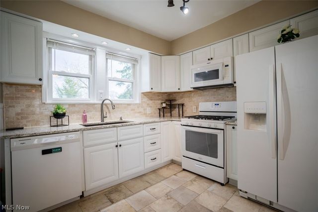 3390 Charles Street, Cuyahoga Falls, OH 44221