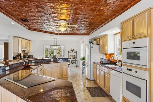 505 59TH STREET, Bradenton Beach, FL 34217