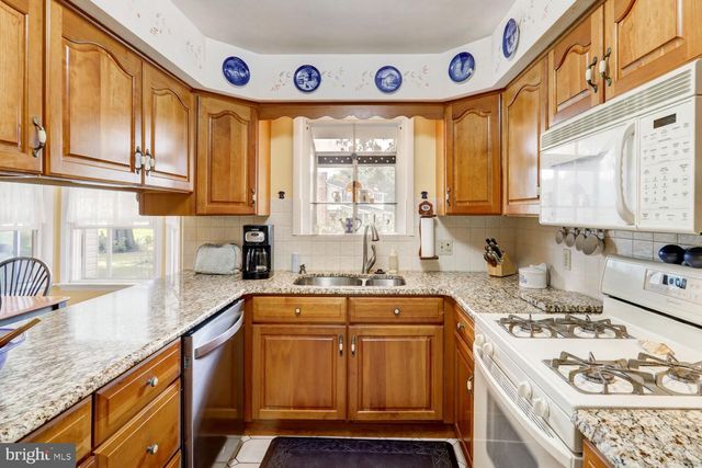 1920 ANDOVER DR, Dover, PA 17315
