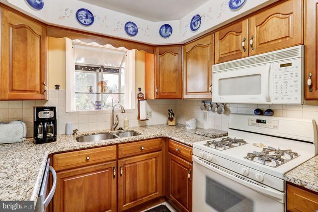 1920 ANDOVER DR, Dover, PA 17315