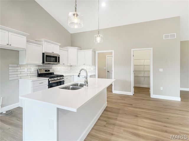 1831 Wellington Lane, Maryville, IL 62062