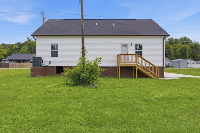 209 Armstrong St, Waverly, TN 37185