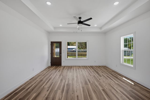 209 Armstrong St, Waverly, TN 37185