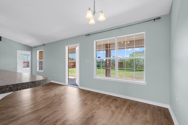 9876 Parker Lake Circle, Navarre, FL 32566