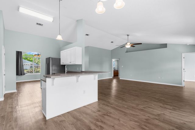 9876 Parker Lake Circle, Navarre, FL 32566