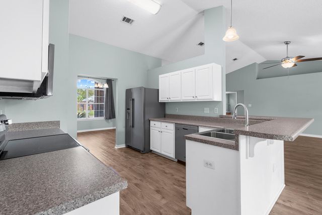 9876 Parker Lake Circle, Navarre, FL 32566