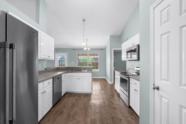 9876 Parker Lake Circle, Navarre, FL 32566