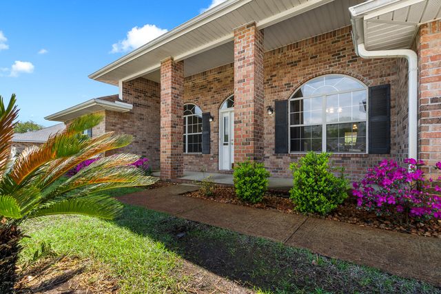 9876 Parker Lake Circle, Navarre, FL 32566