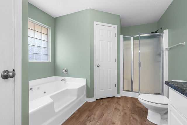 9876 Parker Lake Circle, Navarre, FL 32566