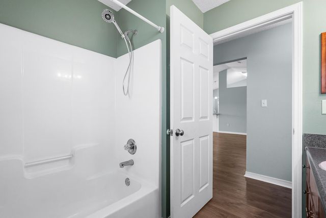 9876 Parker Lake Circle, Navarre, FL 32566