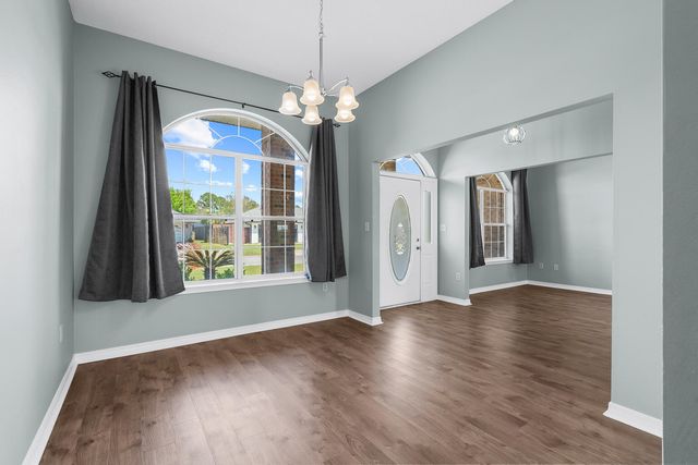 9876 Parker Lake Circle, Navarre, FL 32566