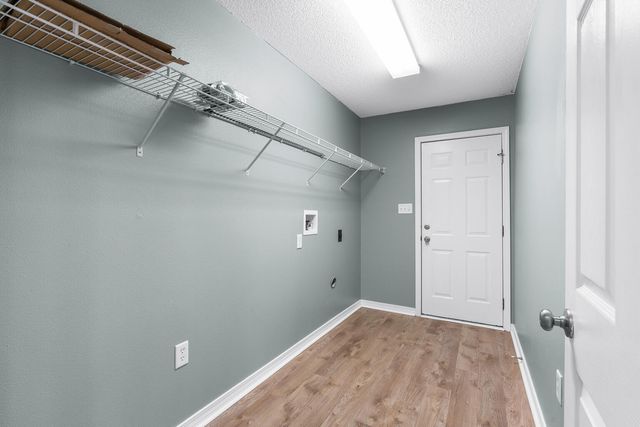 9876 Parker Lake Circle, Navarre, FL 32566