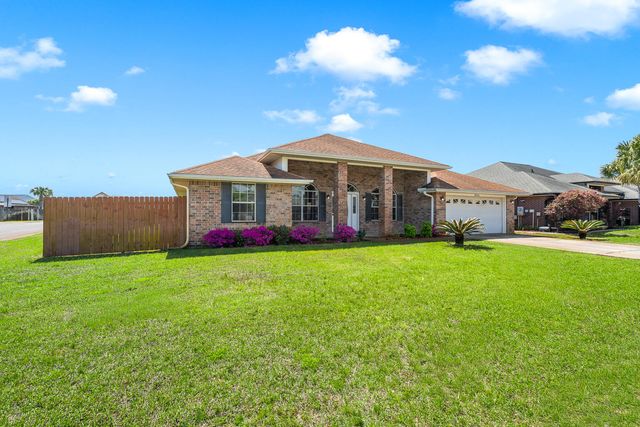 9876 Parker Lake Circle, Navarre, FL 32566