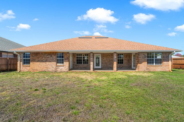 9876 Parker Lake Circle, Navarre, FL 32566