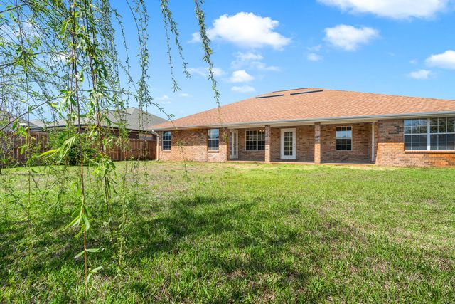 9876 Parker Lake Circle, Navarre, FL 32566