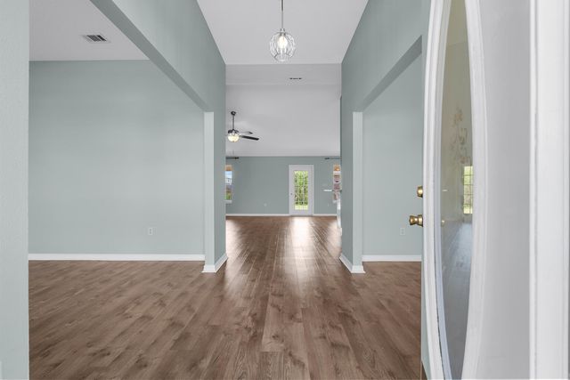 9876 Parker Lake Circle, Navarre, FL 32566