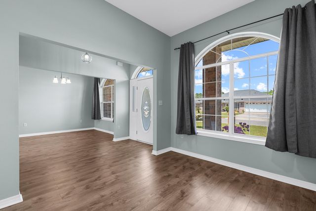 9876 Parker Lake Circle, Navarre, FL 32566