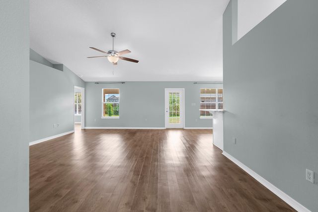 9876 Parker Lake Circle, Navarre, FL 32566