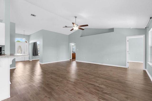 9876 Parker Lake Circle, Navarre, FL 32566