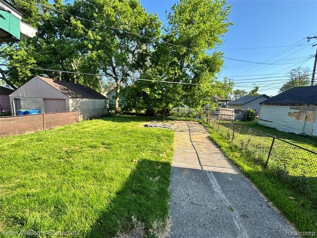 7275 Chalmers Avenue, Warren, MI 48091
