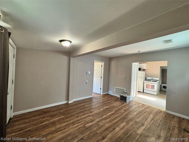 7275 Chalmers Avenue, Warren, MI 48091