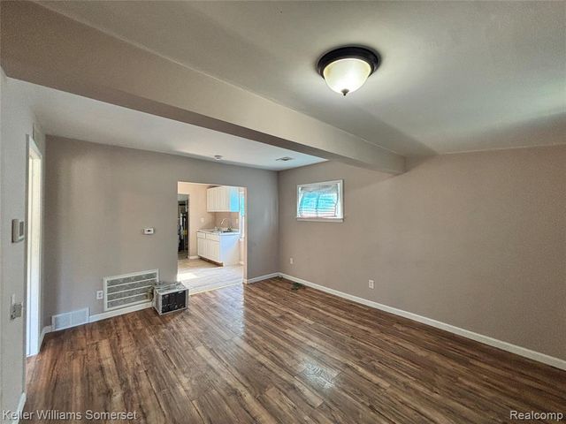 7275 Chalmers Avenue, Warren, MI 48091