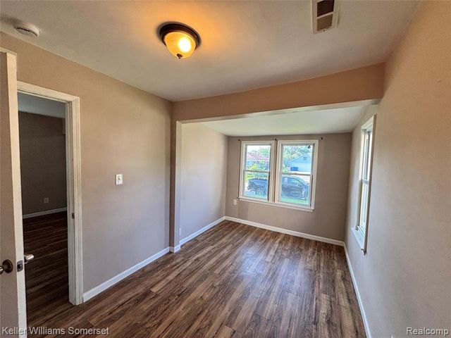 7275 Chalmers Avenue, Warren, MI 48091