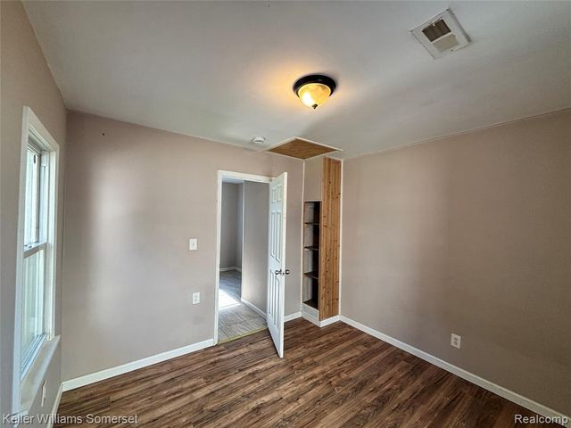 7275 Chalmers Avenue, Warren, MI 48091