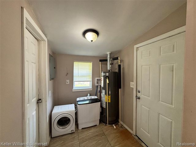 7275 Chalmers Avenue, Warren, MI 48091