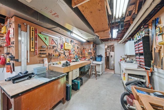 8219 Quincy Court, Fort Wayne, IN 46835