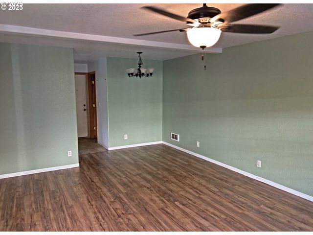 1150 HEMLOCK St C-11, Florence, OR 97439