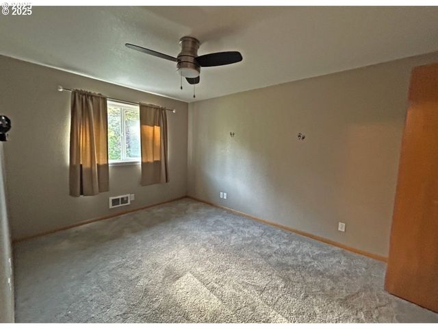 1150 HEMLOCK St C-11, Florence, OR 97439