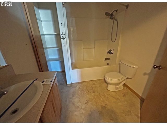 1150 HEMLOCK St C-11, Florence, OR 97439