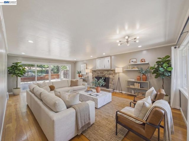 4015 Rusting Ave, Oakland, CA 94605