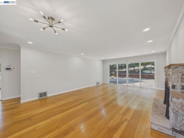 4015 Rusting Ave, Oakland, CA 94605