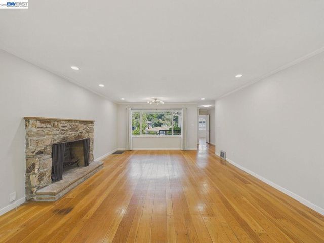 4015 Rusting Ave, Oakland, CA 94605
