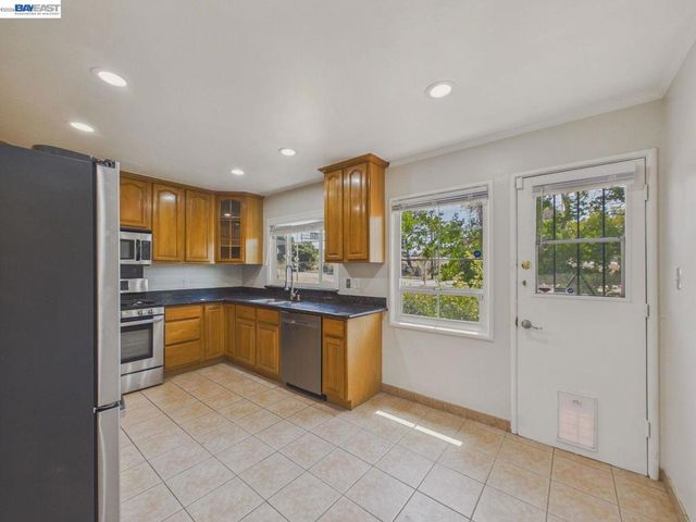 4015 Rusting Ave, Oakland, CA 94605
