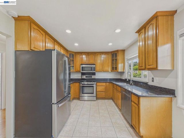 4015 Rusting Ave, Oakland, CA 94605